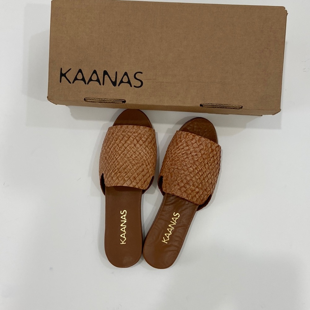 NWB Kaanas Leticia Snake Skin Slide Sandal in Honey (Tan), size 8.